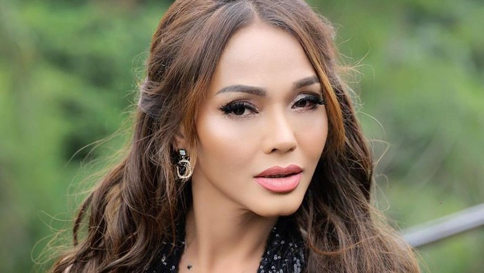 img-title Di Balik Viralnya, Bunda Corla Punya Kisah Hidup yang Penuh Perjuangan, 6 Hal Ini Patut Kamu Jadikan Contoh!