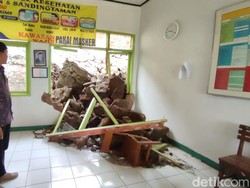 2 Ruangan SDN 5 Sandingtaman Ciamis Rusak Diterjang Longsor!