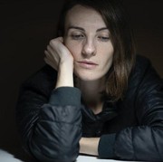 Bukan Introvert, 6 Tanda Ini Menjadi Bukti Kamu sedang Alami Depresi, Termasuk Kurangnya Motivasi!