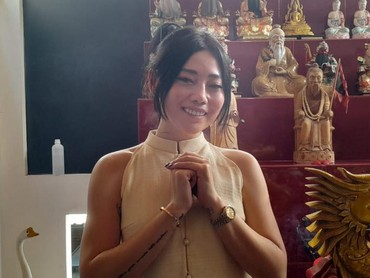 img-title Terpopuler: Artis Indonesia Rayakan Waisak hingga Sopir Odong-odong Berseragam Pilot