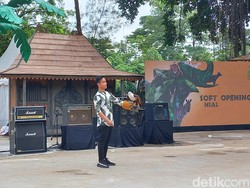 Gibran Atraksi dengan Elang Bondol, Tepis Kaitan soal Pilgub DKI