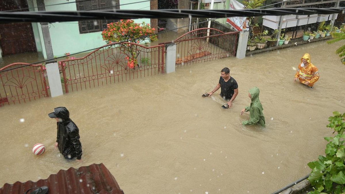 FOTO: Penampakan Banjir di Manado karena Luapan Sungai Tondano