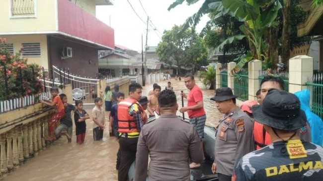 FOTO: Penampakan Banjir di Manado karena Luapan Sungai Tondano