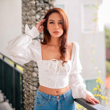 7 Potret DJ Freya yang Diisukan Dekat dengan Rio Alief Drummer NOAH