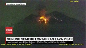 VIDEO: Gunung Semeru Lontarkan Lava Pijar