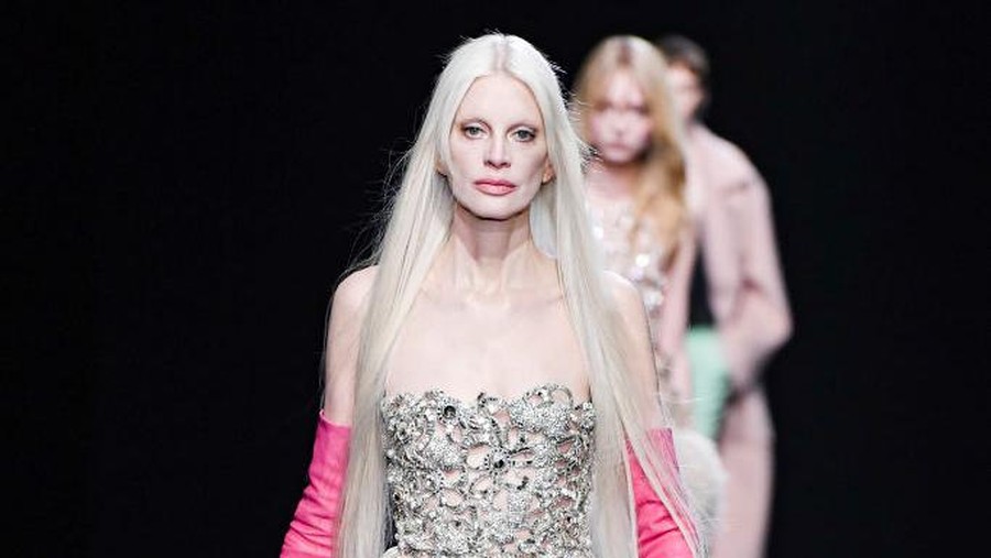 PARIS, FRANCE - JANUARY 25 : Kristen McMenamy walks the runway during the Valentino Haute Couture Spring/Summer 2023 fashion show as part of the Paris Haute Couture Week on January 25, 2023 in Paris, France. (Photo by Victor VIRGILE/Gamma-Rapho via Getty Images)