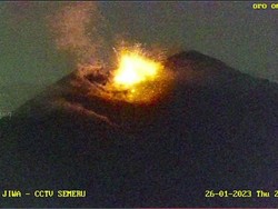 Gunung Semeru Kembali Beraktivitas, Kini Lontarkan Lava Pijar