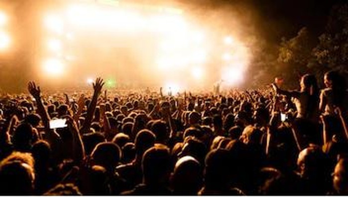 Lagi Musim Konser, Yuk Cek Tips Cegah Bau Badan yang Bikin Nggak Nyaman Seharian!