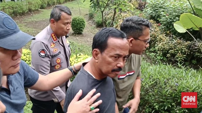 Eks Walkot Blitar Samanhudi Anwar sebelum ditangkap karena terlibat perampokan rumah dinas Wali Kota pernah tersandung kasus suap.