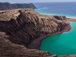 Pulau Ini Muncul Entah dari Mana, Ada Kehidupan Unik di Dalamnya