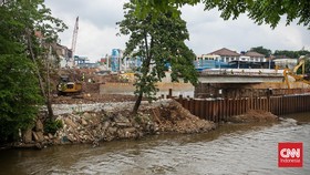 4 Bangunan di Bidara Cina Turut Digusur untuk Proyek Sodetan Ciliwung