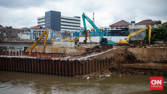 NasDem Cecar Sodetan Ciliwung, Anak Buah Heru Budi Buka Suara Politikus NasDem Nova Paloh mempertanyakan siapa pihak yang bertanggung jawab dalam pembangunan proyek itu lantaran disebut mangkrak selama enam tahun.