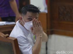 Batal Dipecat, Kompol Chuck Putranto Bisa Kembali Dapat Gaji & Tunjangan Segini