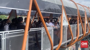 Heru Budi Resmikan Skywalk Kebayoran, Kini Dibuka untuk Umum