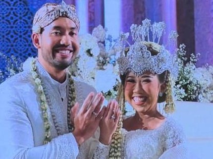 5 Potret Akad Nikah Kiky Saputri dan M Khairi, Dihadiri Hesti Purwadinata hingga Ayu Ting Ting