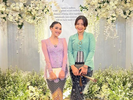 7 Potret Ayu Ting Ting & Hesti Purwadinata Hadiri Akad Nikah Kiky Saputri, Anggun Berkebaya