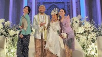 <p>Selain mendoakan hubungan Kiky dan suami tercintanya, Ayu juga menuliskan semoga dirinya segera mendapatkan jodoh. "Ajak-ajak teteh donk biar ketularan amin amin cpt nikah dpt jodoh amin yg keenncceengggg," tulisnya. (Foto: Instagram@ayutingting92)</p>