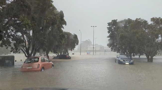 Usai Kena Banjir, Bandara Auckland Dibuka Buat Penerbangan Domestik Terminal Domestik di Bandara Auckland yang sempat ditutup karena banjir kini dibuka kembali.