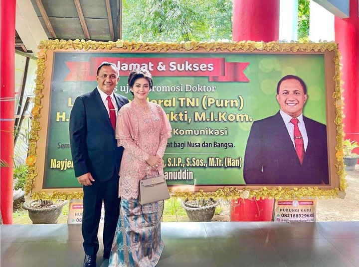 Bella Saphira dan suami