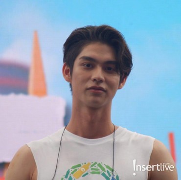 Balik ke Indonesia, Bright Vachirawit Asyik Main Lato-lato