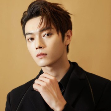 img-title Sering Dikira Aktor Korea, Kenalan dengan Xu Kai, Aktor Populer Tiongkok yang Ganteng Maksimal!
