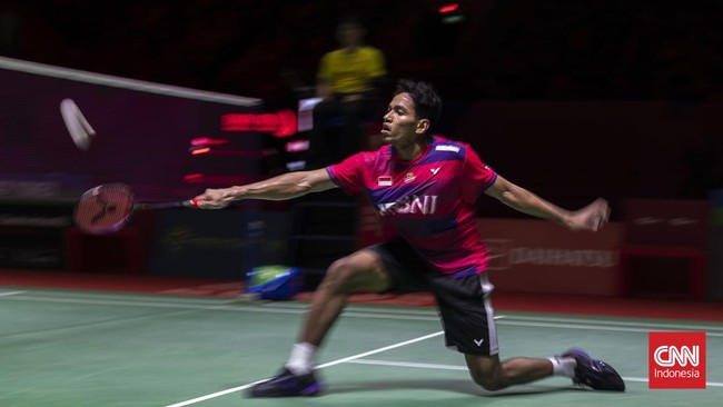 Selain ketegangan perolehan poin, ada momen-momen lain yang memanaskan laga Chico Aura Dwi Wardoyo vs Angus Ng Ka Long di semifinal Indonesia Masters 2023.