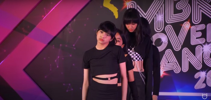 Chiquita bersama cover group RedRose/ Foto: Youtube.com/ OB1 Jellopy