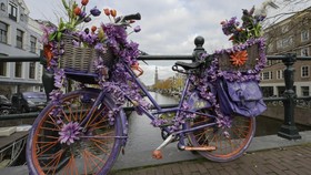 Kerennya Parkir Sepeda Terbesar Bawah Laut Pertama di Amsterdam