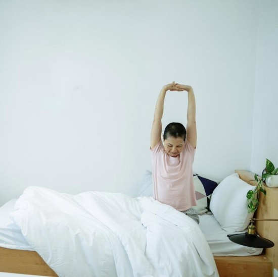 6 Kebiasaan Baik Saat Baru Bangun Tidur Ini, Bisa Bikin Mood Bagus Seharian, Lho!