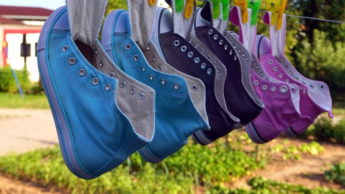 Perhatikan 4 kebiasaan yang bikin sepatu cepat rusak