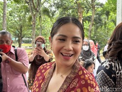 Cara Nagita Slavina Tangani Rafathar yang Picky Eater