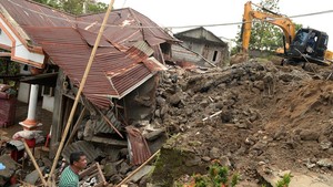 FOTO: Suasana Mencekam Banjir dan Tanah Longsor di Manado
