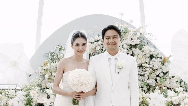 Dating Different Religions, Deva Mahenra and Mikha Tambayong Officially Married