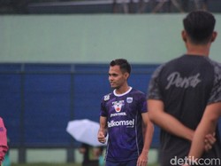 Ada Sosok Maman di Balik Gabungnya Rezaldi Hehanussa ke Persib