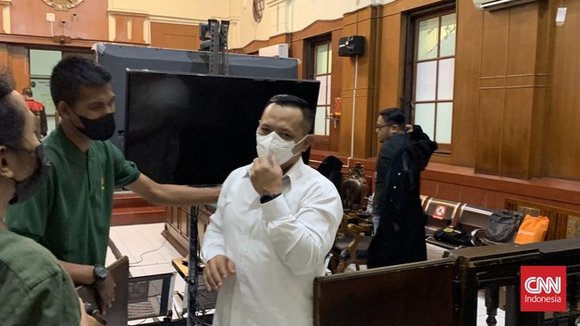Terdakwa Tragedi Kanjuruhan, Security Officer Suko Sutrisno, mengaku prosedur keamanan dan keselamatan suporter hanya pakai insting.