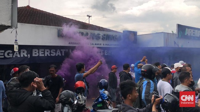 Polisi melakukan gelar perkara terhadap 107 orang yang ditangkap buntut bentrokan di kantor Arema FC, Malang yang mengakibatkan sejumlah orang terluka.