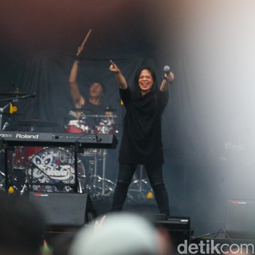 Lirik Lagu Luka Lama - Cokelat