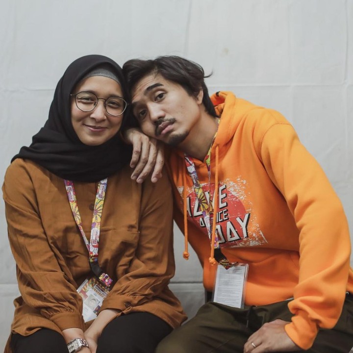 <p>Duta kerap membagikan momen kebersamaannya dengan sang istri di media sosial. Dalam beberapa unggahannya, kebersamaan Duta dan Adelia tampak seperti ABG yang sedang pacaran. (Foto: Instagram @pakduta)</p>