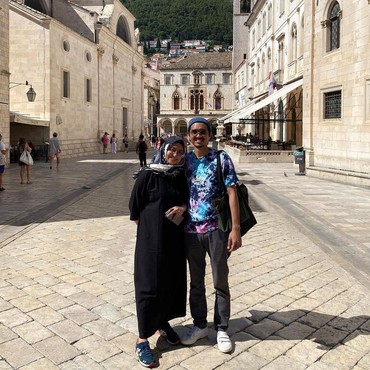 Unggahan Duta SO7 Saat Istri Ulang Tahun Bikin Netizen Iri