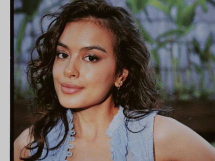 7 Potret Keren Eva Celia, Curhat Pernah Ingin Berkulit Putih & Rambut Lurus Biar Cantik