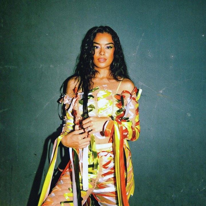 <p>Eva Celia kerap bergaya modis di setiap penampilannya. Dalam beberapa unggahan di media sosial, putri Sophia Latjuba ini berani untuk<em> mix and match</em> pakaian serta <em>make up</em> yang dikenakannya. (Foto: Instagram @evacelia)</p>