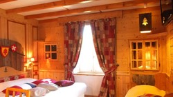 Sensasi Jajal Hotel Unik, Bisa Rasakan Tinggal di 2 Negara