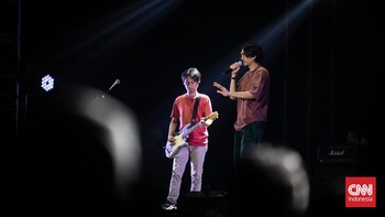 FOTO: Melepas Rindu di Konser Sheila on 7 'Tunggu Aku di Jakarta'
