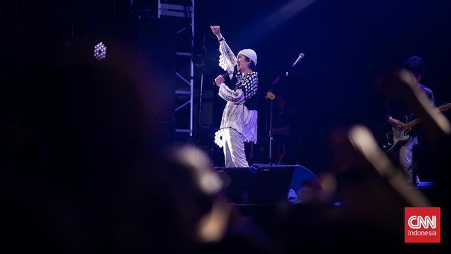 Panitia penyelenggara We The Fest (WTF) 2023 mengumumkan band pop asal Yogyakarta Sheila on 7 (So7) sebagai penampil kejutan di hari ketiga, Minggu (23/7).