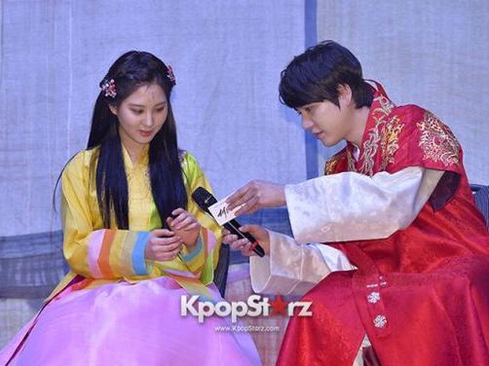Kyu Hyun dan Seohyun di press con musikal