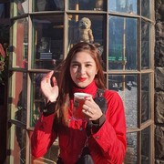 Tampil Fresh dan Modis, Intip Inspirasi Outfit ala Mikha Tambayong saat Liburan