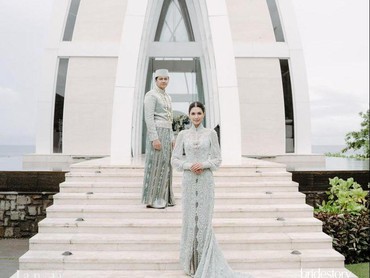 img-title Diduga Beda Agama, 7 Potret Bahagia Pernikahan Mikha Tambayong & Deva Mahenra