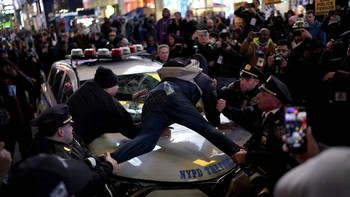 FOTO: Gelombang Protes di AS Usai Pemuda Tewas Dikeroyok Polisi