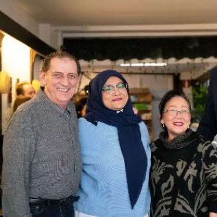 <p>Rumah makan Fenny Bauty terlihat ramai oleh pengunjung. Fenny begitu senang karena mendapat dukungan dari teman di Belanda dan yang datang dari Belgia. (Foto: Instagram @fenny.bauty)</p>