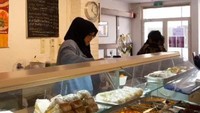 Rumah Makan Padang Ibunda Shireen & Zaskia Sungkar di Belanda Sampai Antre, Paling Laku Rendang